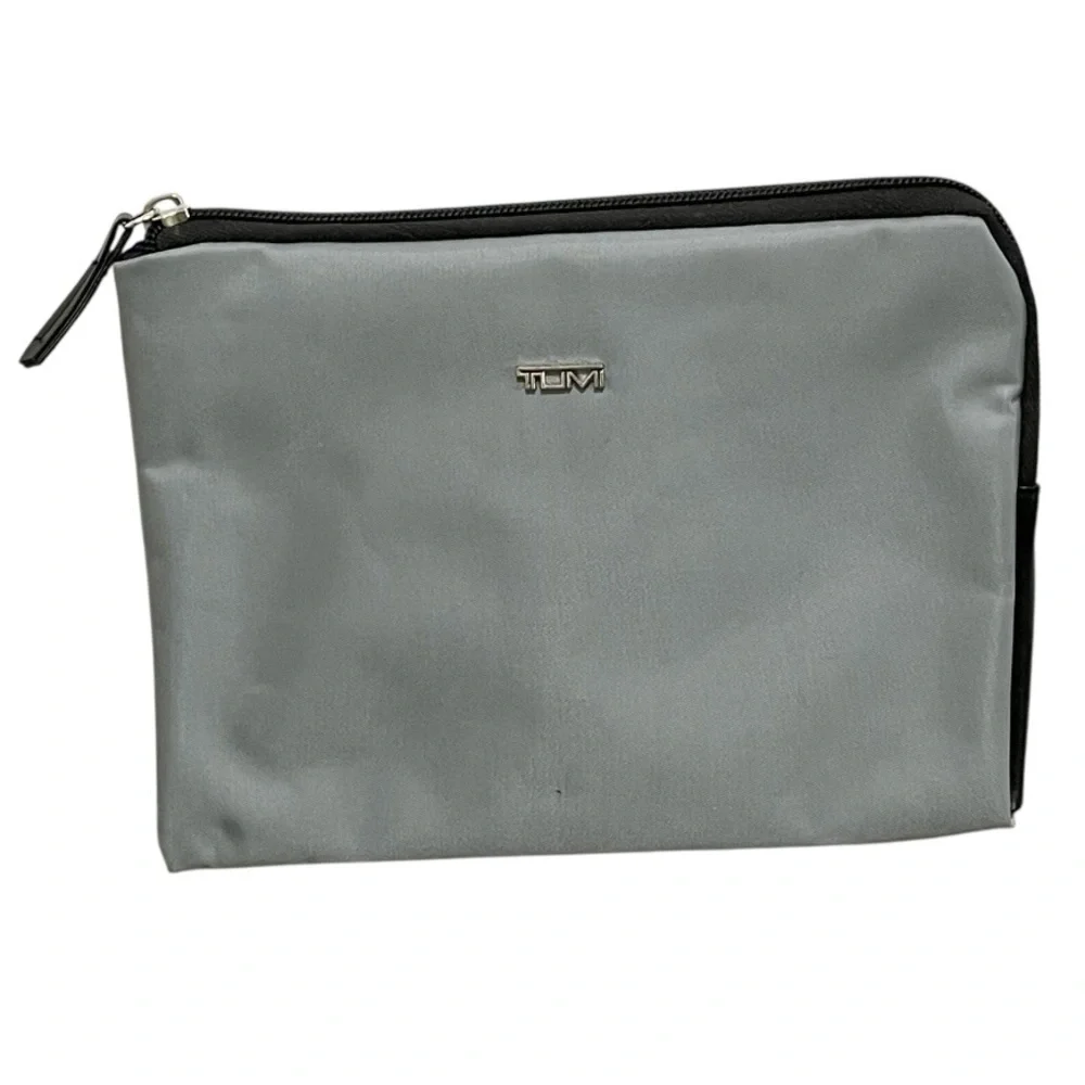 TUMI for DELTA Cosmetic Bag Travel Vacation Toiletry Grey Nylon Zip Close Lined